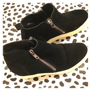 Steve Madden Black Suede Wedgie Sneaker Size 7.5